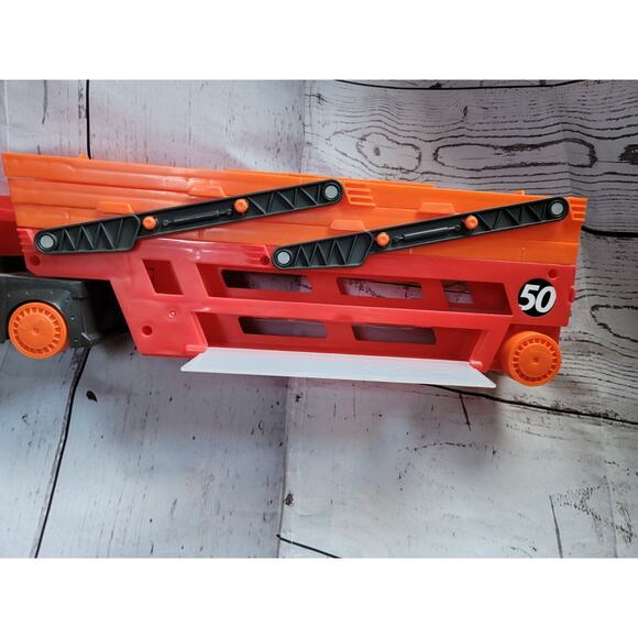 Hot Wheels Mega Big Hauler Truck Transporter Expandable Carrier Truck - Picture 5 of 8